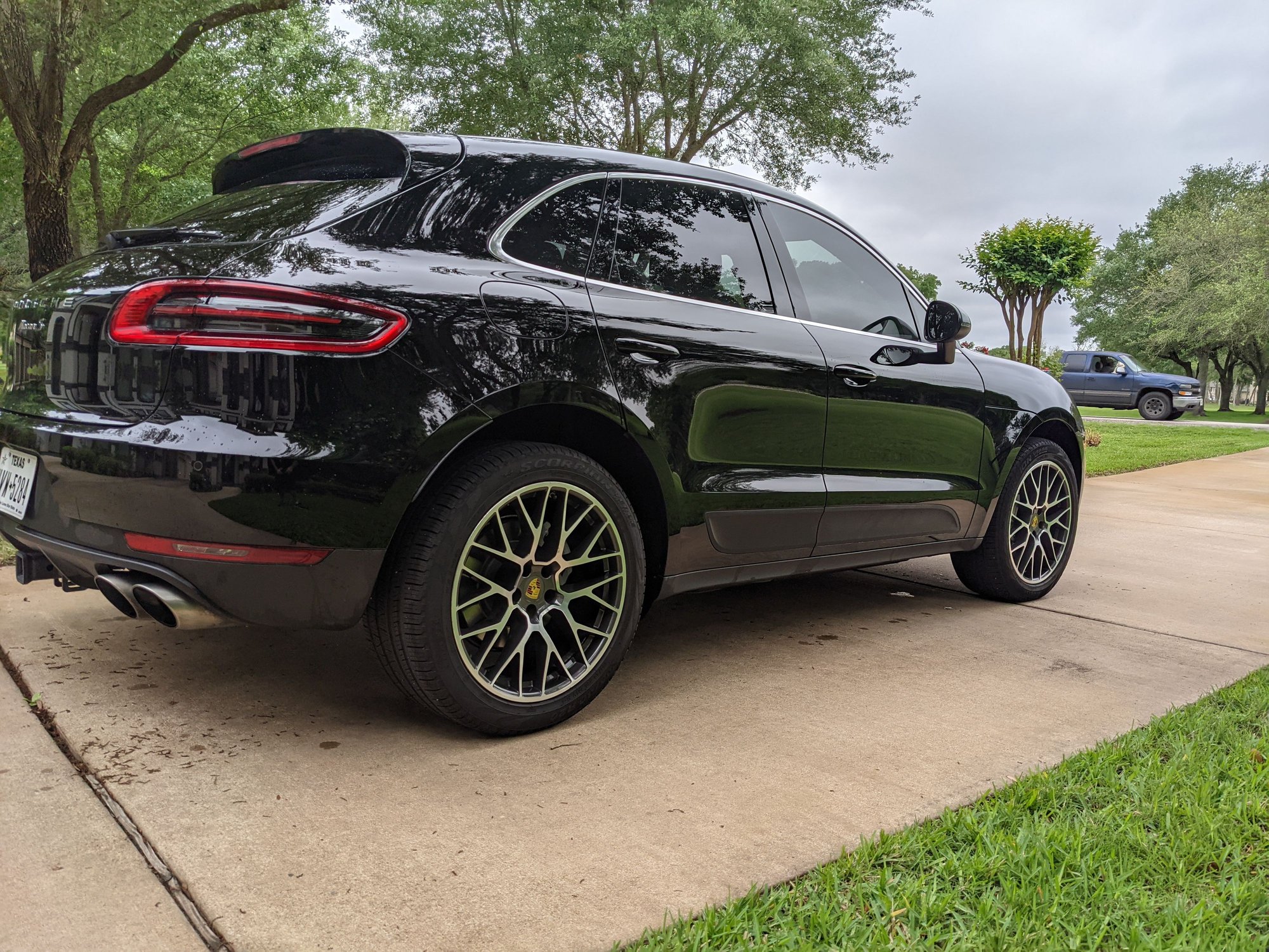 2017 Porsche Macan - 2017 Macan S - Used - VIN WP1AB2A58HLB20576 - 41,000 Miles - 6 cyl - AWD - Manual - SUV - Black - Houston, TX 77002, United States