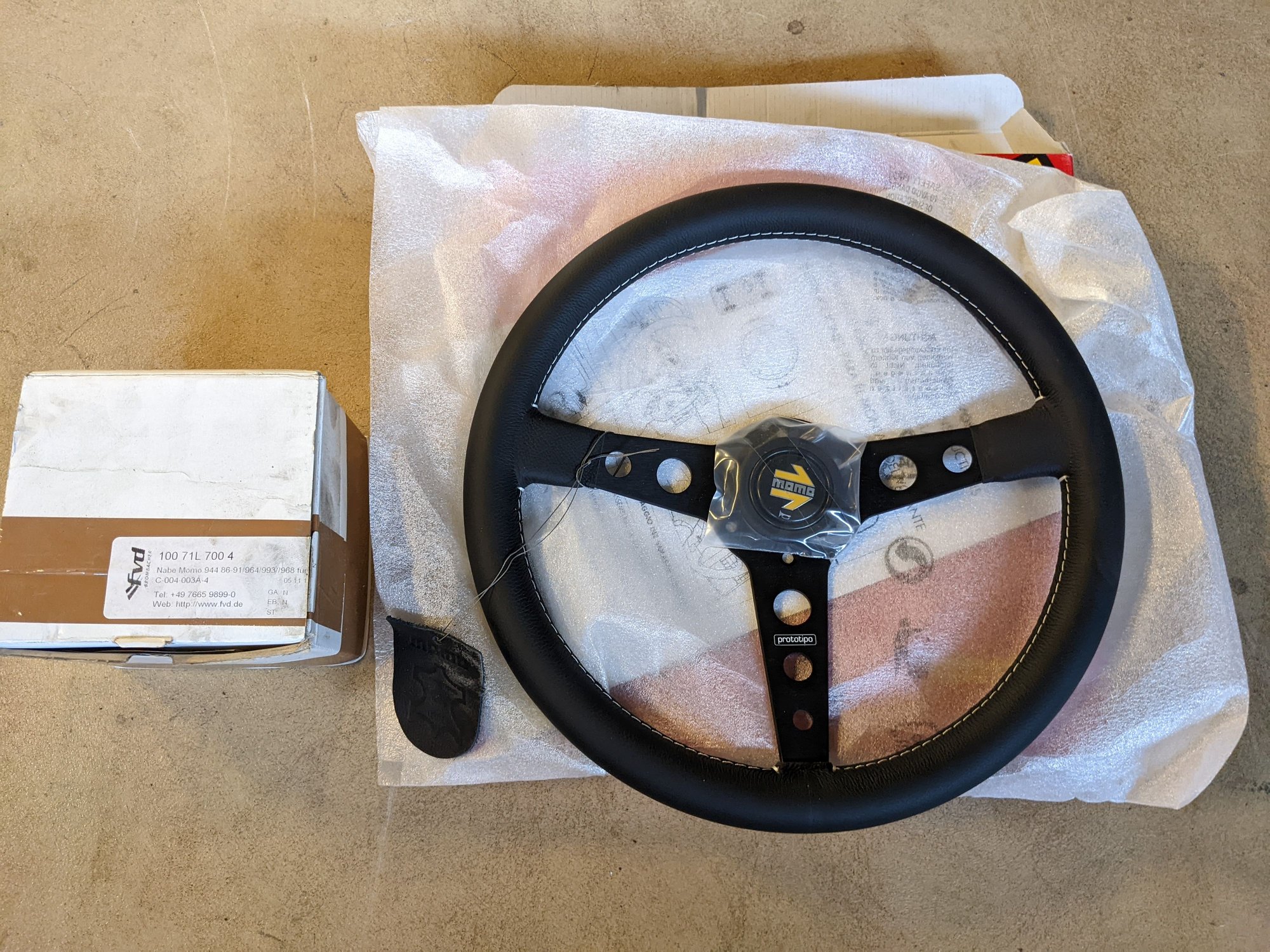 Steering/Suspension - Momo Prototipo leather steering wheel + hub adapter for 964 / 993 / 944 (86-91) / 968 - New - 1982 to 1994 Porsche 911 - Finland