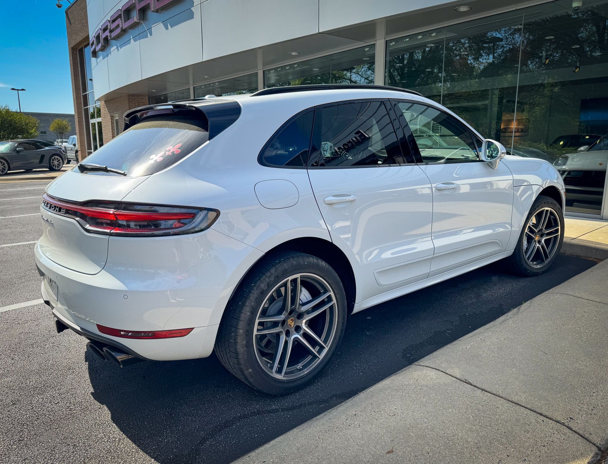 2021 Porsche Macan - 2021 Porsche Macan Turbo-Porsche Certified-1 owner - Used - VIN WP1AF2A58MLB60154 - 26,777 Miles - 6 cyl - AWD - Automatic - SUV - White - Richmond, VA 23113, United States