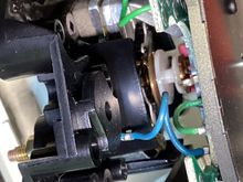 You can see the copper band. It’s thickness never changes with moving the needle.