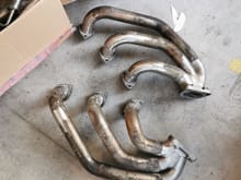 Her original exhaust primaries, stripped from the heat exchangers: I need to understand now if it is better polish them, if they are inox, or get them microsphere blasted and then somehow, if it is possible, get them ceramic coated. 