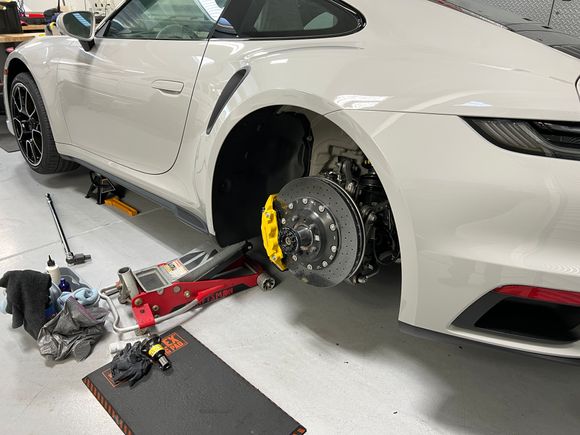 Esquire 992 Turbo S getting ceramic coating on wheels/wheels wells/calipers