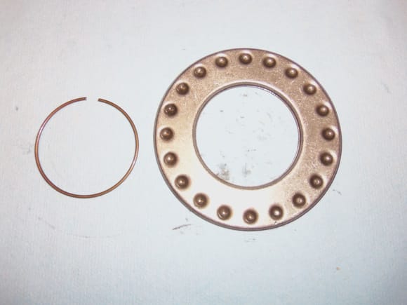 Reaction plate and circlip.