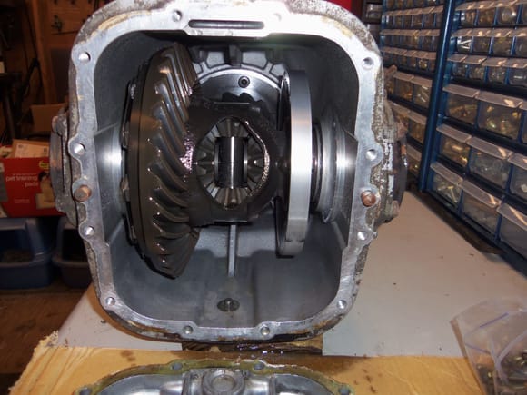 Note the slot in the top of the back face of the differential casing. That slot is an open chamber that the vent on top goes to. This chamber acts as a baffle, allowing air in and out, but keeping raw gear oil away from the vent.