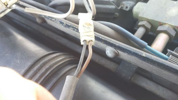 this connection seem to go nowhere, when they should go into the hood I think with the round cap you see in the other pictures