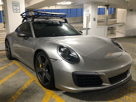 
I transferred the roof rails and basket from the Carrera T. 