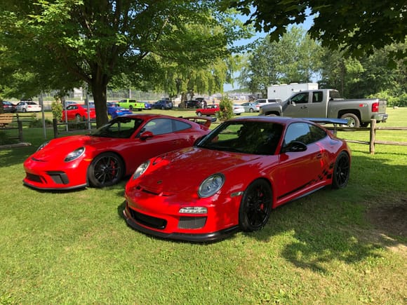Did a few laps at Road America this past weekend with this younger Guards Red brethren. RA is a National Treasure. What a track & facility. RS snarly mode activated 🏁