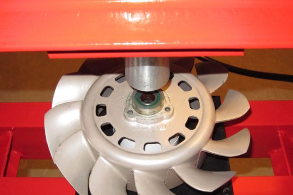 The fan with fan hub in position on the hydraulic press.