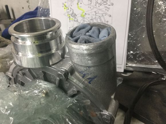 adaptor sits on top of turbo 