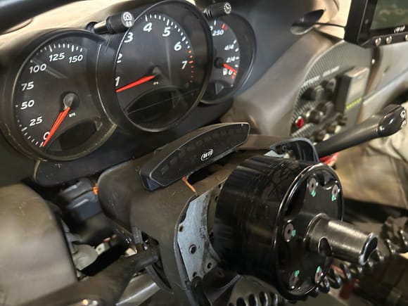 Steering wheel hum with AIM SLM light module