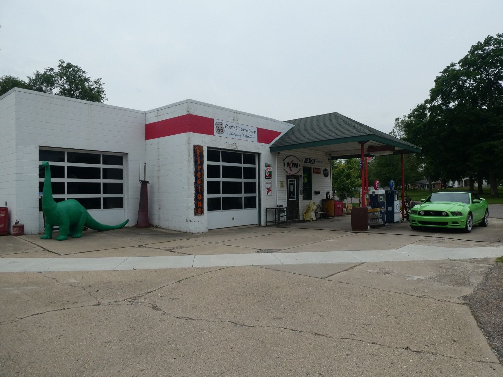 Lincoln IL station has items for sale inside