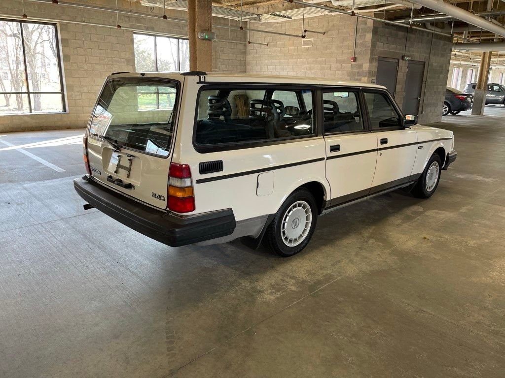 1992 Volvo 240 - 1992 Volvo 240 Wagon *One Owner* *Excellent Condition* - Used - VIN YV1AW8806N1927487 - 4 cyl - 2WD - Automatic - Wagon - White - Exton, PA 19341, United States