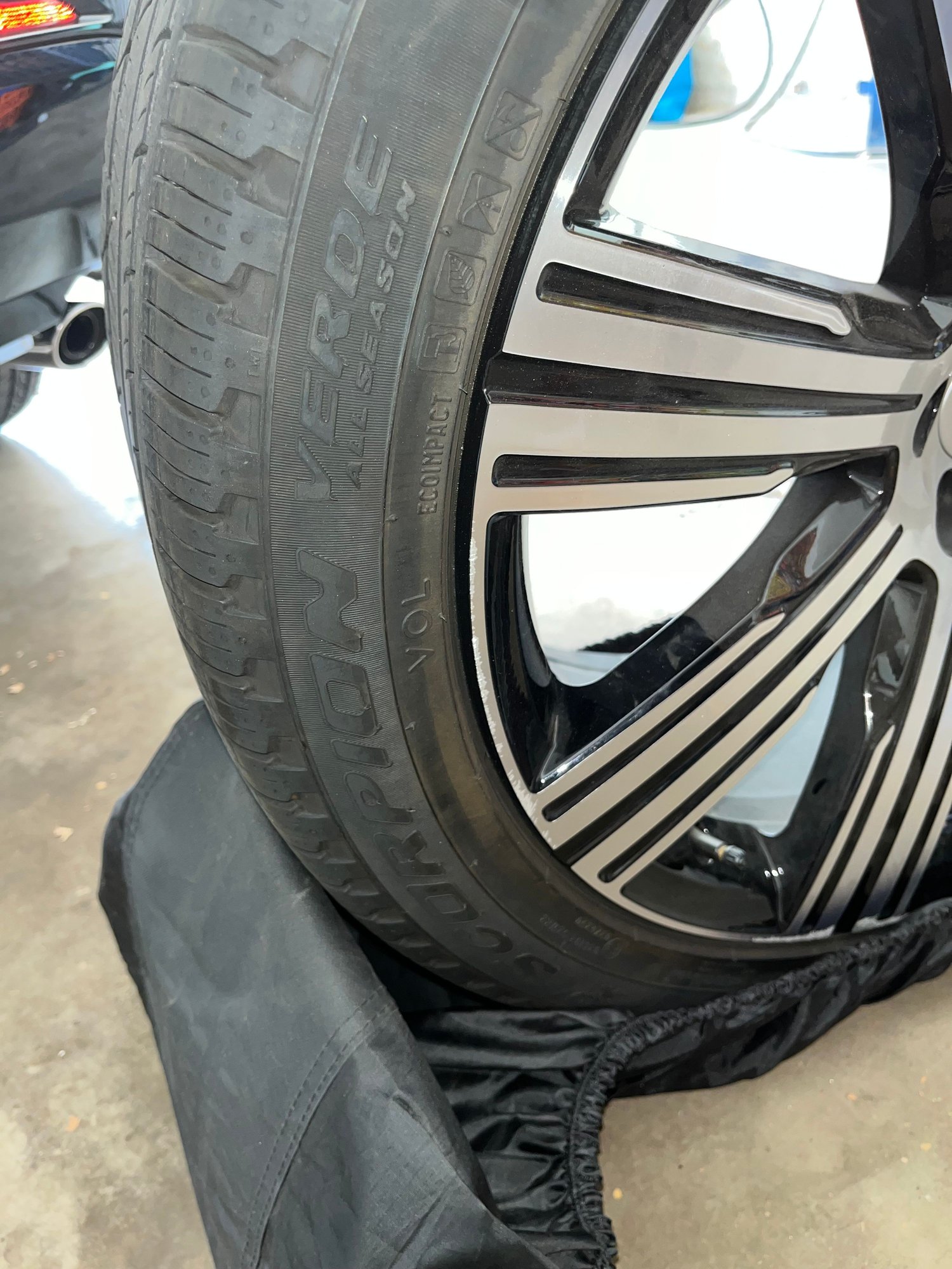 Wheels and Tires/Axles - 21 inch alooy wheels with Pirelii Scorpion Verde - Used - 0  All Models - Denver, CO 80237, United States