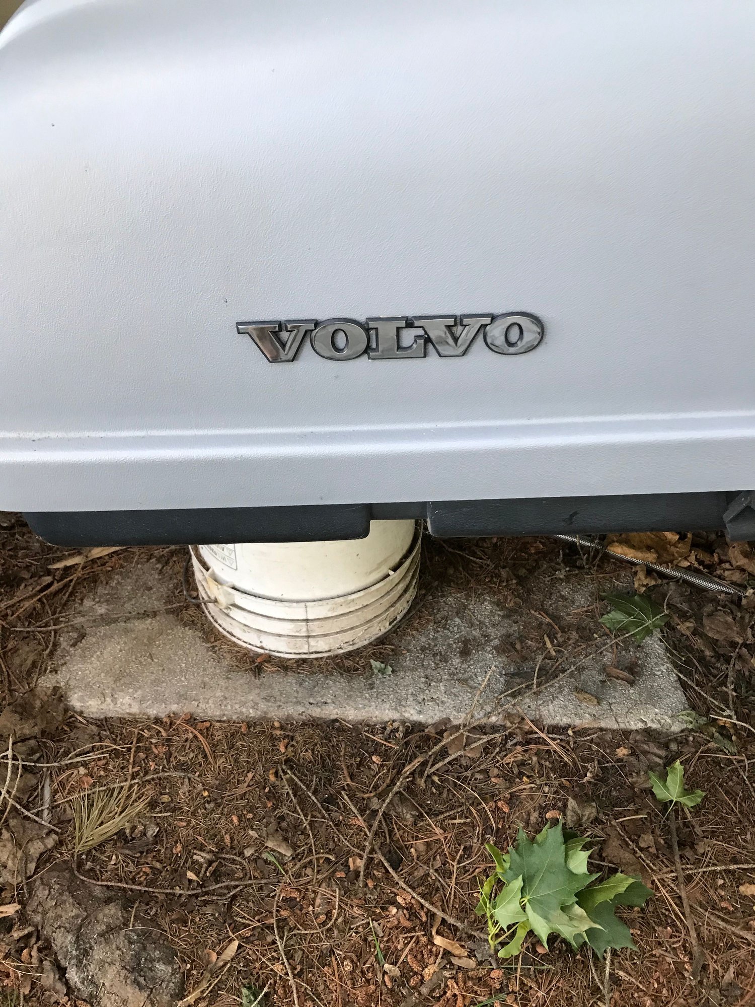Accessories - Volvo Roof Box on Volvo Load Carrier.  Like new old stock. - Used - 2001 to 2004 Volvo V70 - Gettysburg, PA 17325, United States