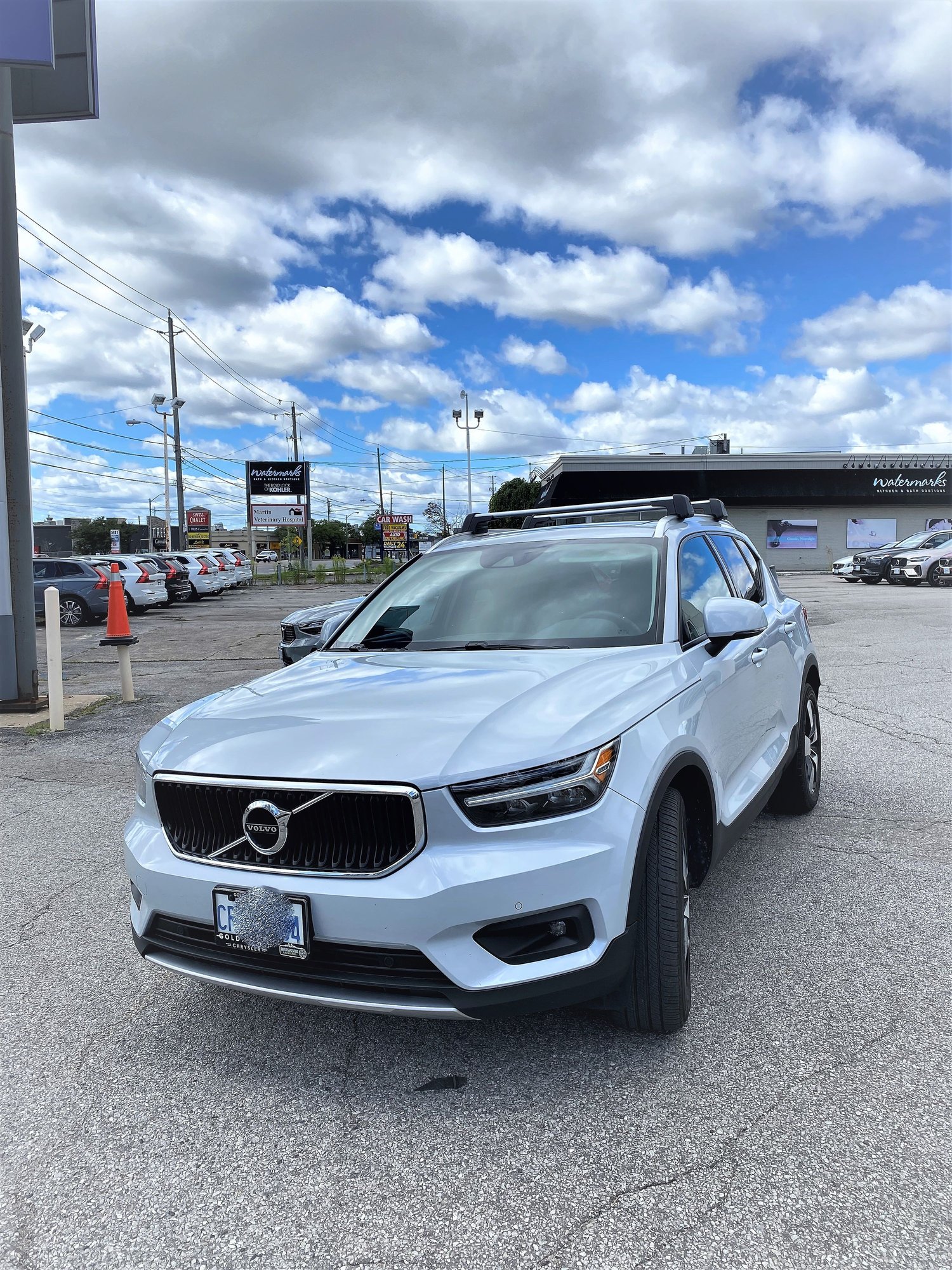 2021 Volvo XC40 - 2021 XC 40 Momentum - GREAT OPPORTUNITY due to changed work /RELOCATION - Used - VIN YV4162UK9M2414184 - 60,000 Miles - 2 cyl - AWD - Automatic - SUV - White - Etobicoke, ON M8Z2E9, Canada