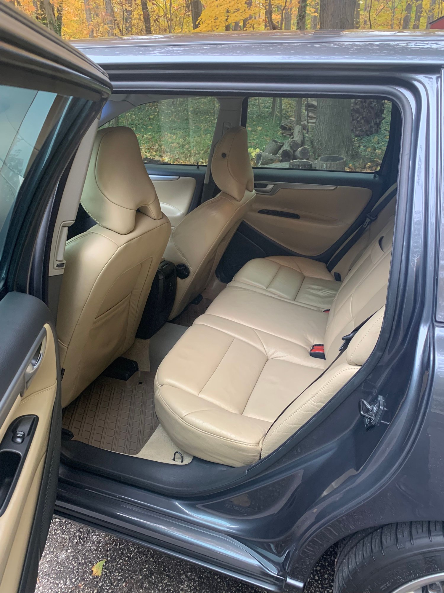 2007 Volvo V70 - 2007 V70R Grey/ Gold Gobi One owner well maintained excellent condition $ - Used - VIN YV1SJ527872632797 - 137,123 Miles - 5 cyl - AWD - Automatic - Wagon - Gray - Hinckley, OH 44233, United States