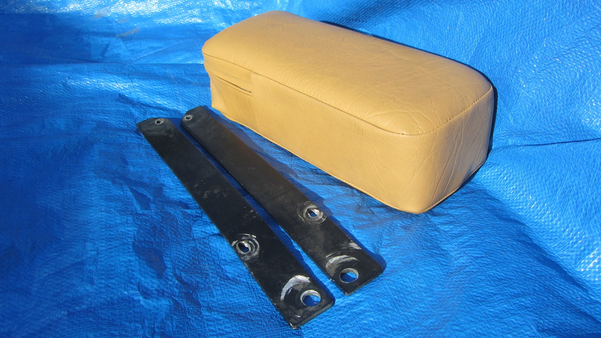 Interior/Upholstery - Volvo 240 244 245 OEM Vinyl Sedan Wagon Tan Center Console Super Rare Armrest - Used - 1980 to 1993 Volvo 240 - Sacramento, CA 95832, United States