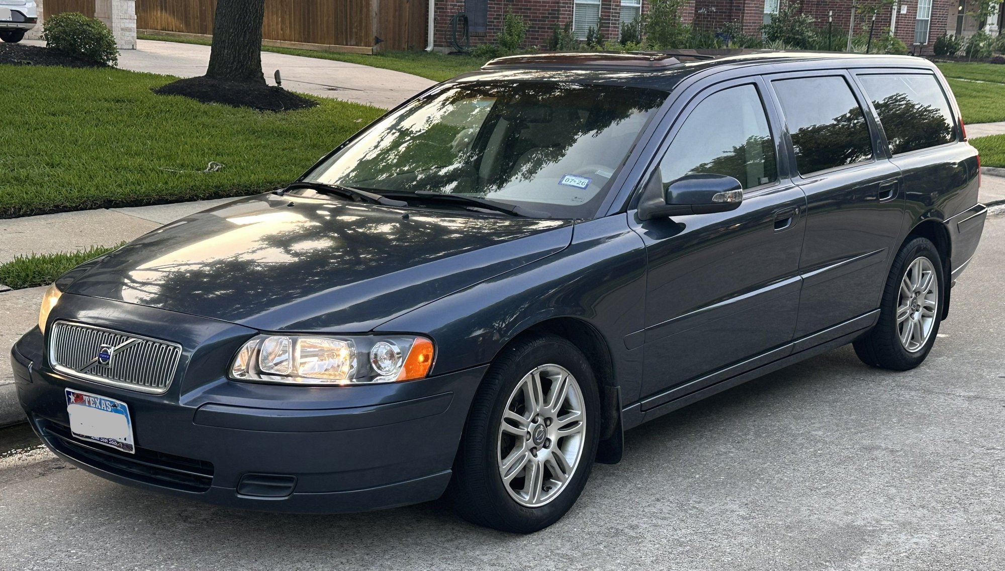 2007 Volvo V70 - 2007 Volvo V70 (P2) | 210k Mi | No Accidents | Full Service History | Texas Car - Used - VIN YV1SW612972635740 - 210,400 Miles - 5 cyl - 2WD - Automatic - Wagon - Blue - Cypress, TX 77429, United States