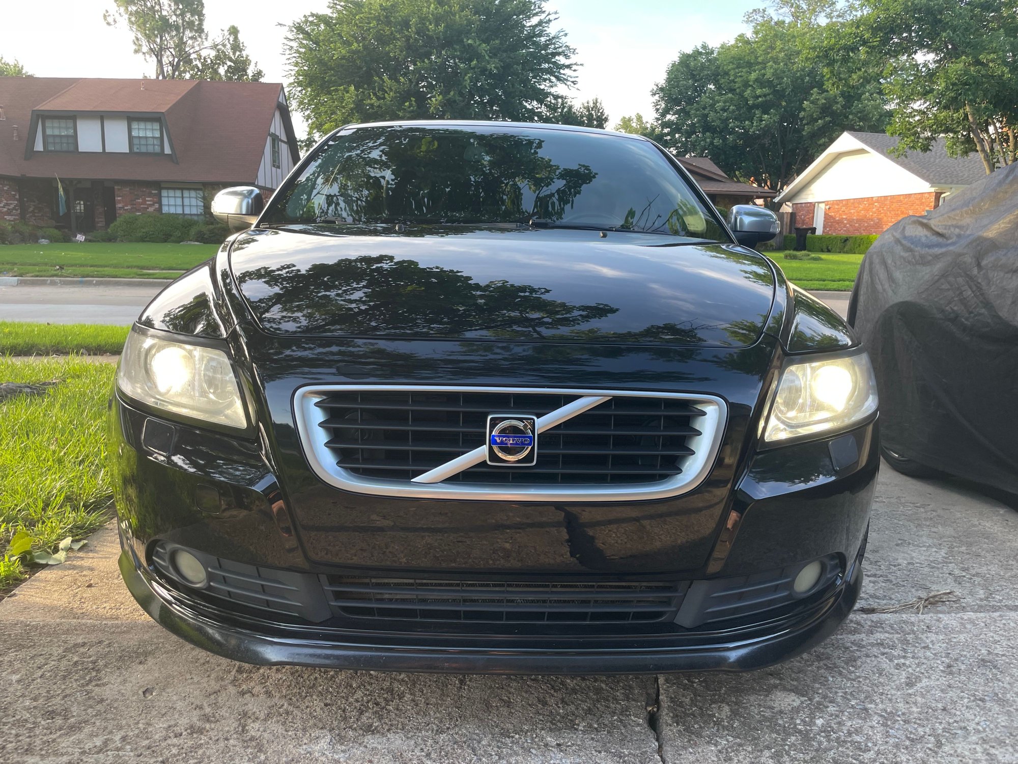2010 Volvo S40 - 2010 Volvo S40 (Turbo) R-Design / AWD - Used - VIN YV1672MHXA2506825 - 120,000 Miles - 5 cyl - AWD - Manual - Sedan - Black - Tulsa, OK 74135, United States