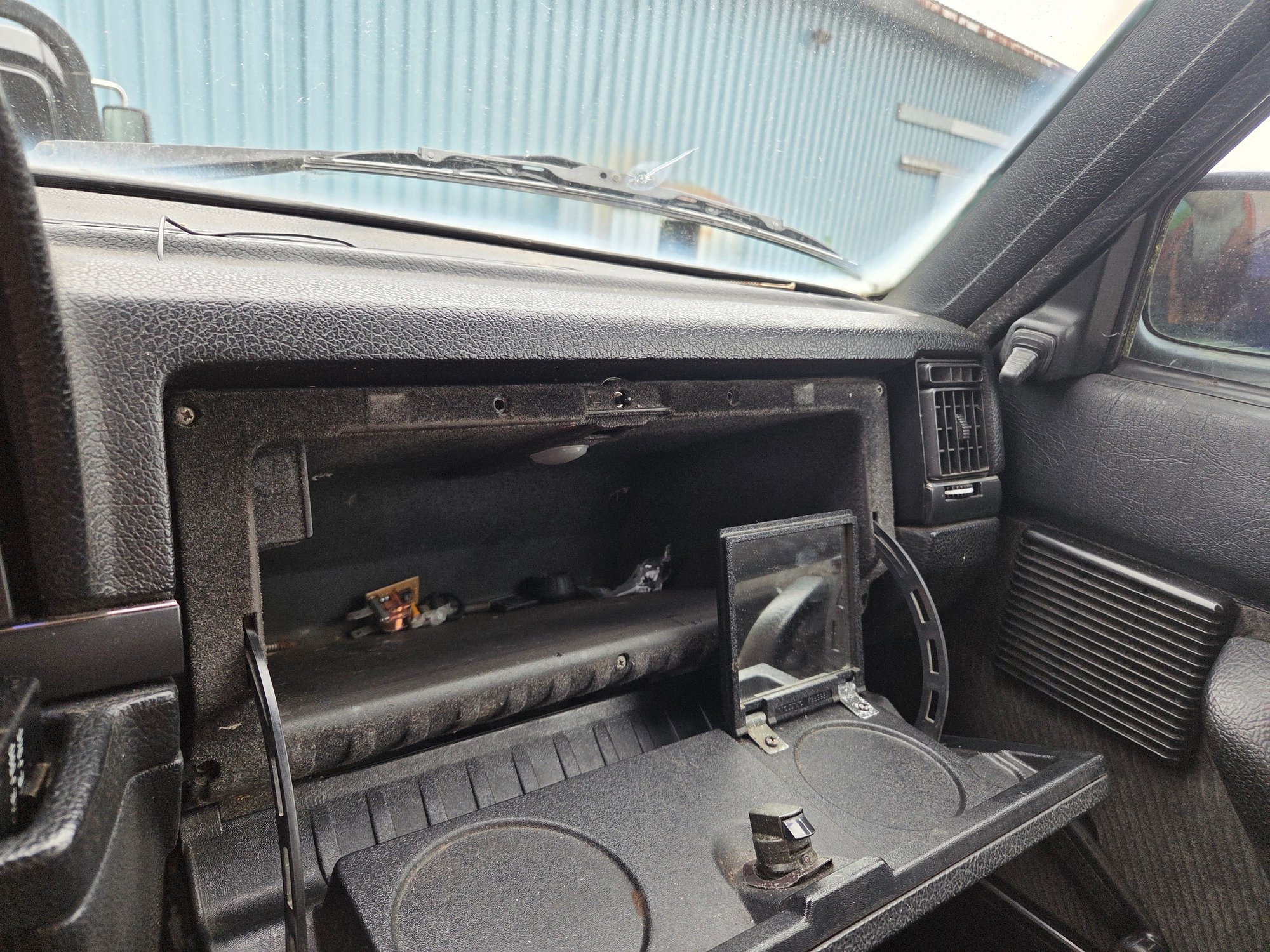 1988 Volvo 245 - Parting Out – 1988 Volvo 245 DL Wagon (VIN: YV1AX8854J1796871) - Accessories - $300 - Prince Rupert, BC V8J 1X, Canada