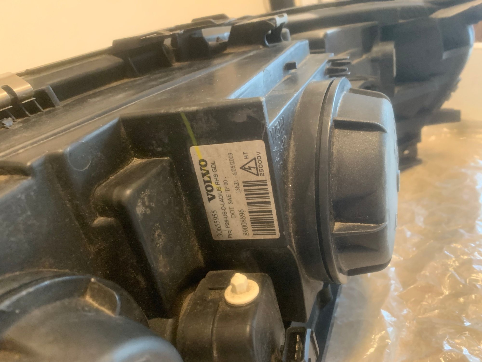 Lights - Xenon headlight assemblys - Used - 2001 to 2005 Volvo V70 - Bridgewater, MA 02324, United States