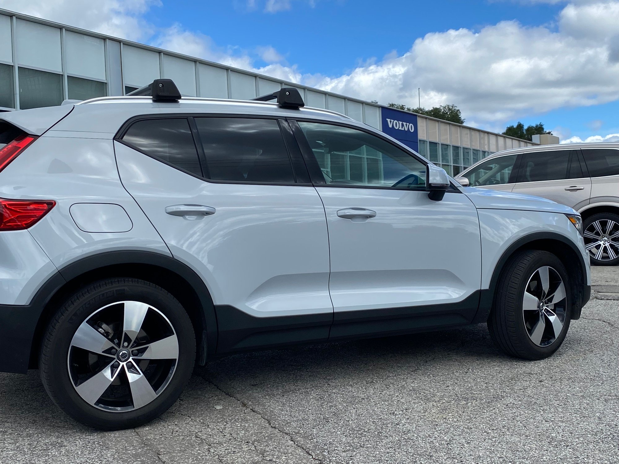 2021 Volvo XC40 - 2021 XC 40 Momentum - GREAT OPPORTUNITY due to changed work /RELOCATION - Used - VIN YV4162UK9M2414184 - 60,000 Miles - 2 cyl - AWD - Automatic - SUV - White - Etobicoke, ON M8Z2E9, Canada