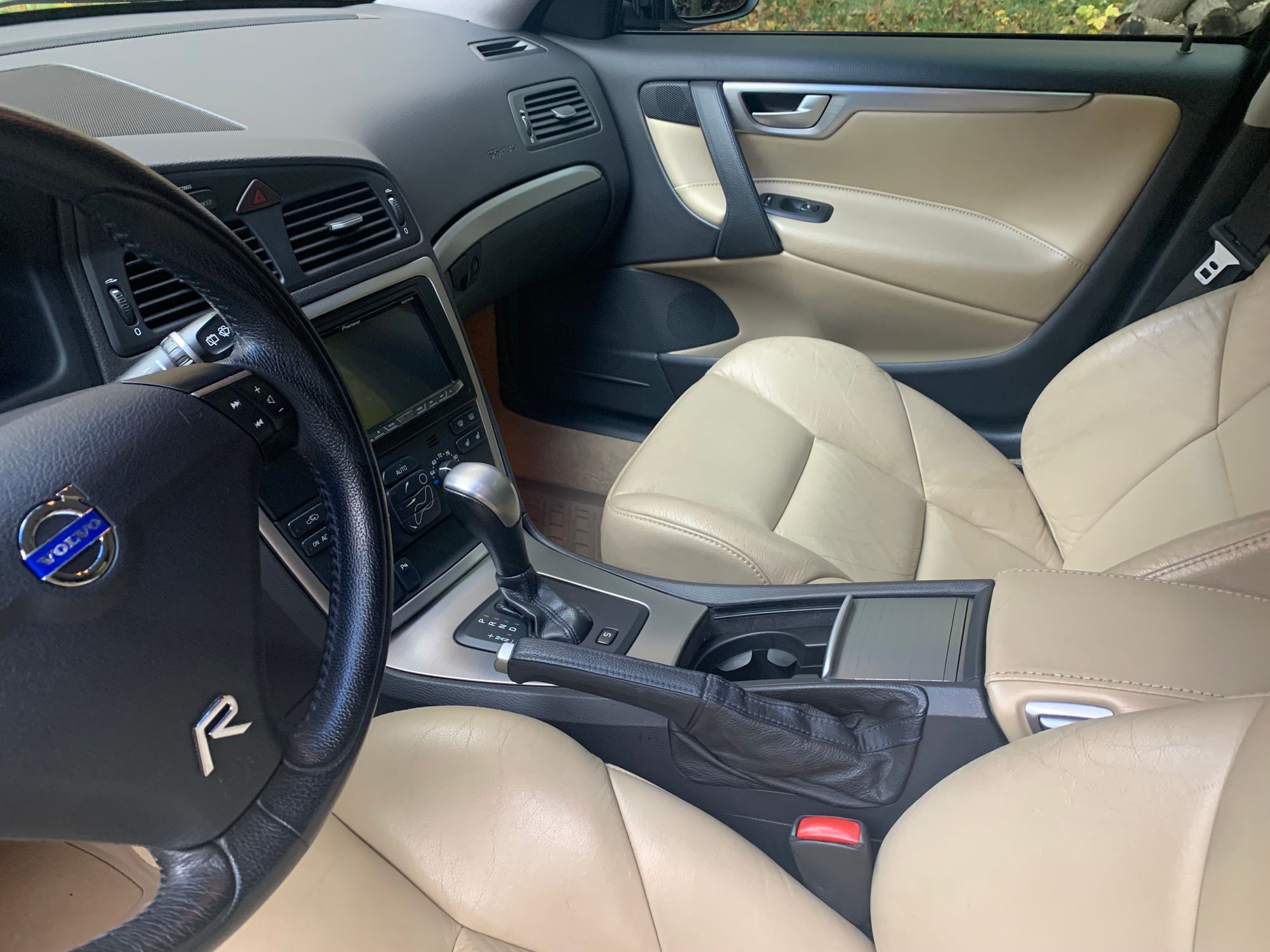 2007 Volvo V70 - 2007 V70R Grey/ Gold Gobi One owner well maintained excellent condition $ - Used - VIN YV1SJ527872632797 - 137,123 Miles - 5 cyl - AWD - Automatic - Wagon - Gray - Hinckley, OH 44233, United States