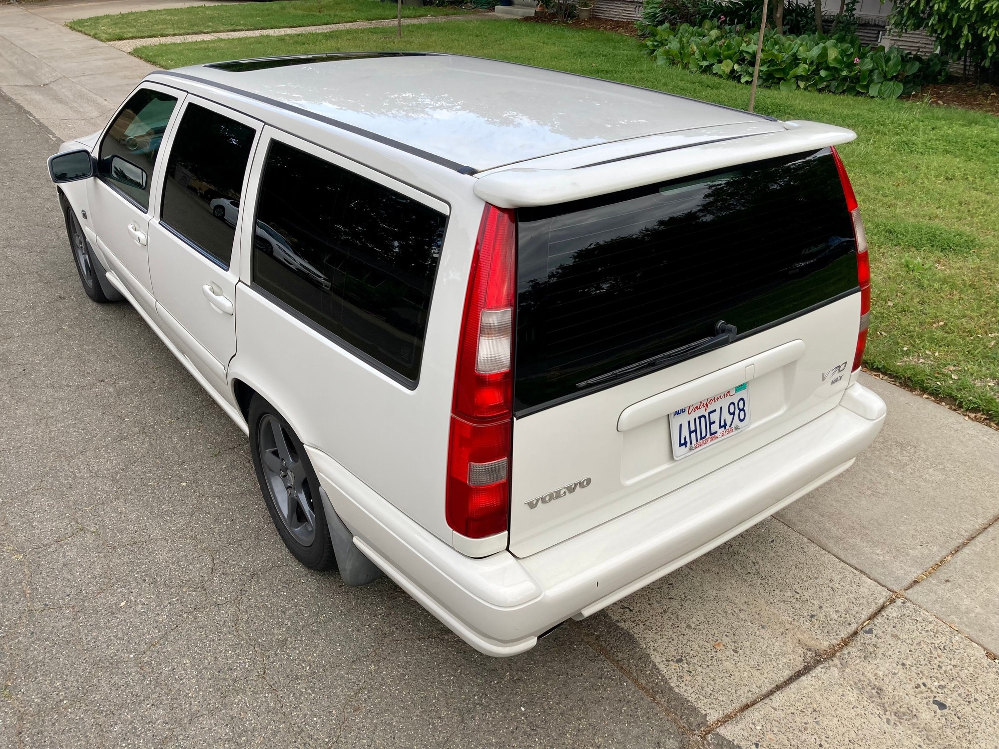 2000 Volvo V70 - 2000 VOLVO V70 V70R GLT AUTO TURBO CLEAN special interior - Used - VIN YV1LW56D4Y2637129 - 164,200 Miles - 5 cyl - 2WD - Automatic - Wagon - White - Sacramento, CA 95832, United States