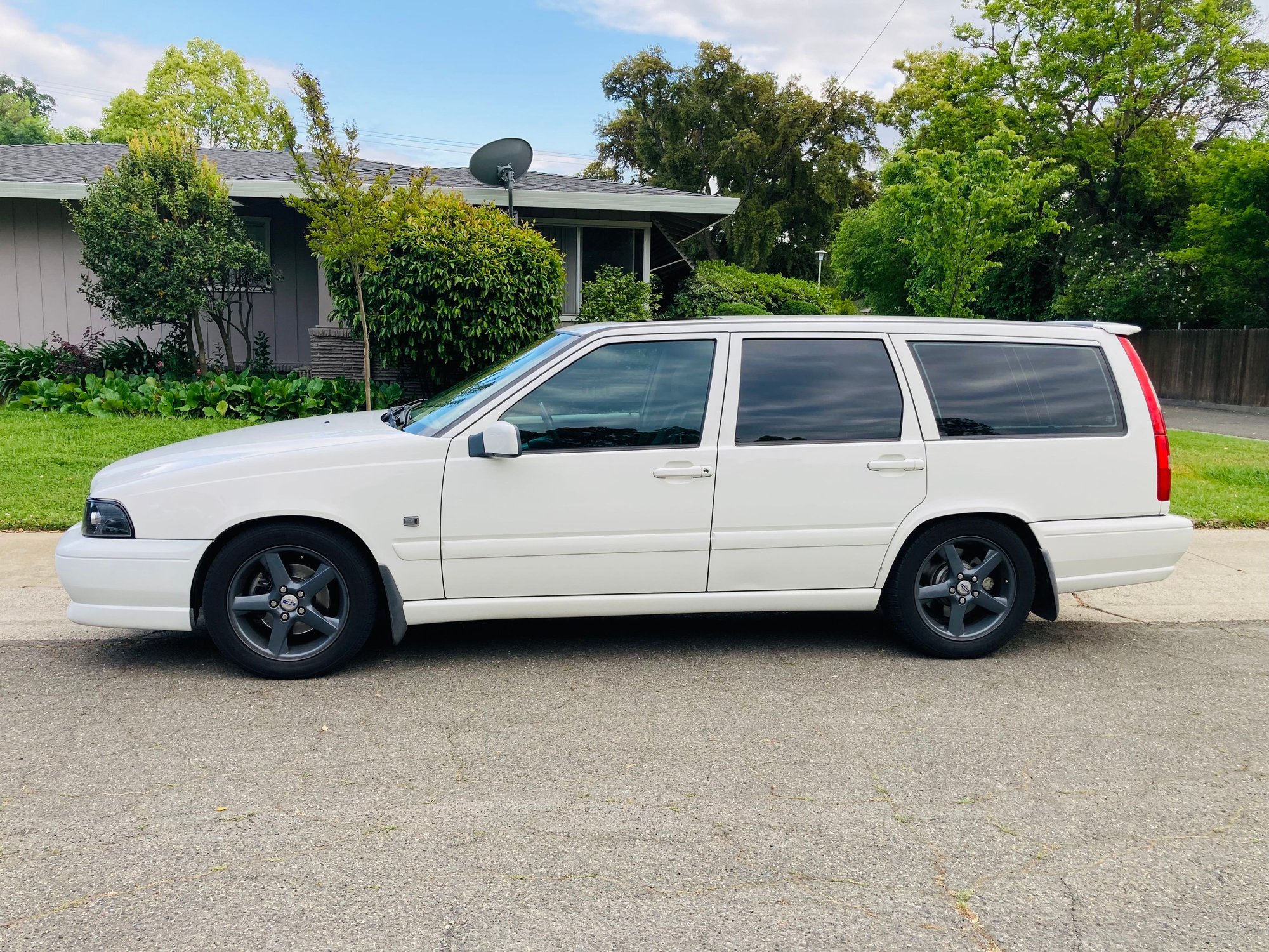 2000 Volvo V70 - 2000 VOLVO V70 V70R GLT AUTO TURBO CLEAN special interior - Used - VIN YV1LW56D4Y2637129 - 164,200 Miles - 5 cyl - 2WD - Automatic - Wagon - White - Sacramento, CA 95832, United States