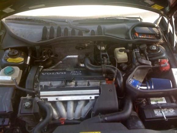 The finished product. New motor. Say goodbye to the old oil leaks and hello to the new power plant.
T-5R Engine
IPD ECU
Manual Boost Controller
Cold intake
MSD Ignition
2 1/2 exhaust
flowmaster
15psi boost