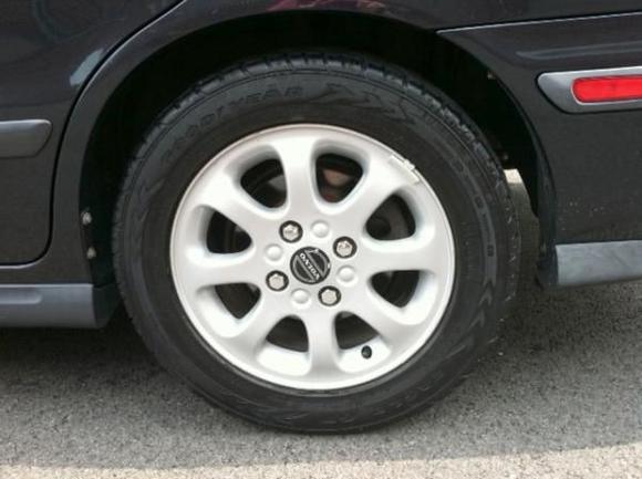 Alloy wheels - excellent condition!