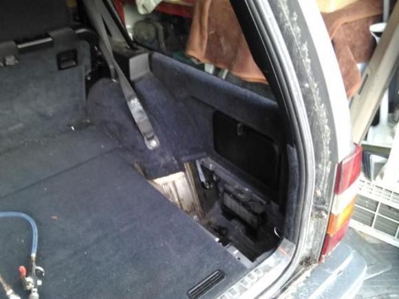 Wagon sunroof drain right rear 02
