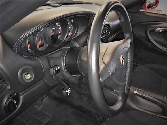 Steering wheel spacer fitted on a 996