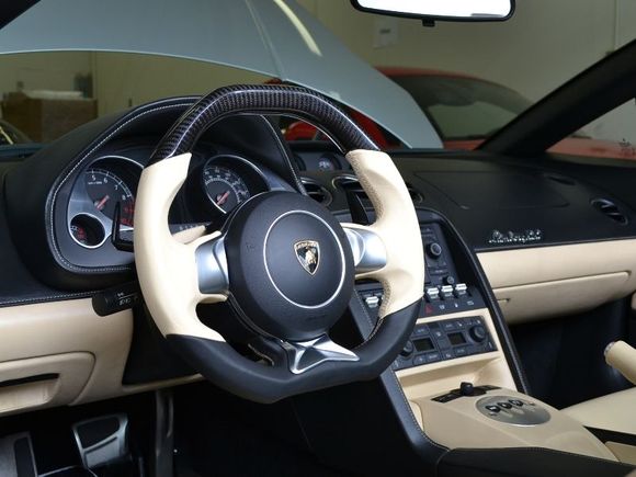 After:
Gallardo Spyder with our Sportive carbon top Gallardo steering wheel installed