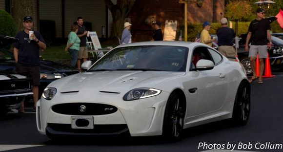 Jaguar XKR-S.