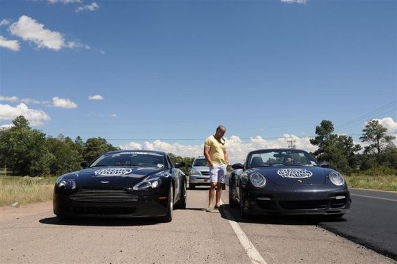 977TT and Vantage in Dustball rally