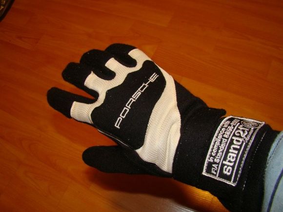 Daytona Porsche FDS Gloves. Finest soft leather selection. Leather and Aramid Jersey made. Anti-vibration and absorbing foam. MSRP ~ $250.oo