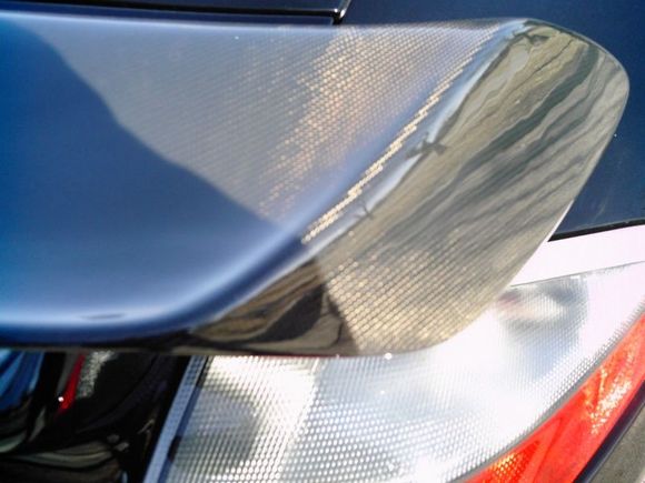 Carbon fiber weave in the GT2 wing