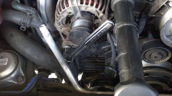 31 remove lower alt bolt