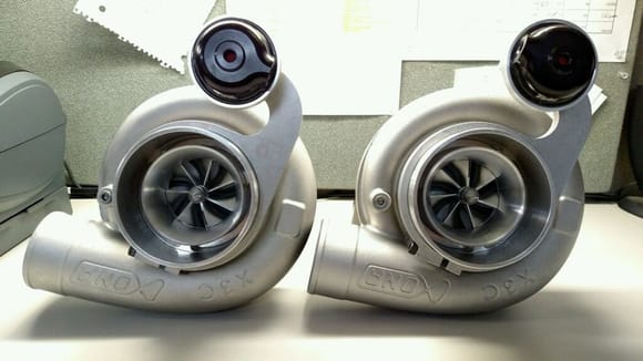 The Xona turbos can certainly claim the winning position in the beauty contest. FAP covers (flow advancement port), super sexy wastegate actuators, and CNC billet compressor wheels... yeah, it's the FAP you were really thinking of.