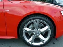 5-spoke Y-design 19&quot; with 255/35-19