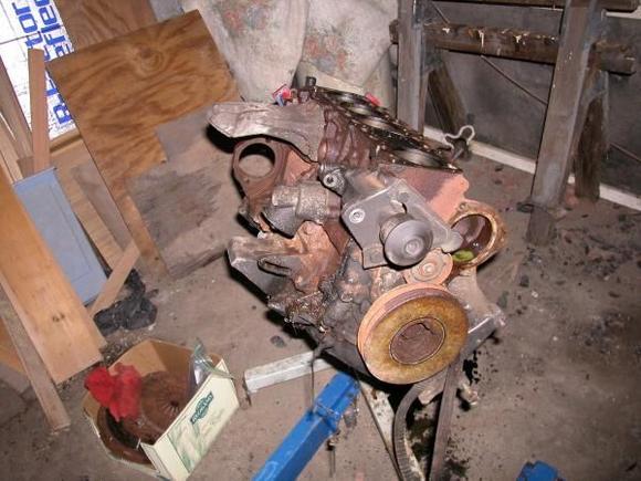 The 7a block that im about to clean up to take it to a machine shop to bore it out.After that polish the crank,dished pistons,rods,bearing and hopefully well have a dropped compression of 8.5:1 to be ready for some force induction