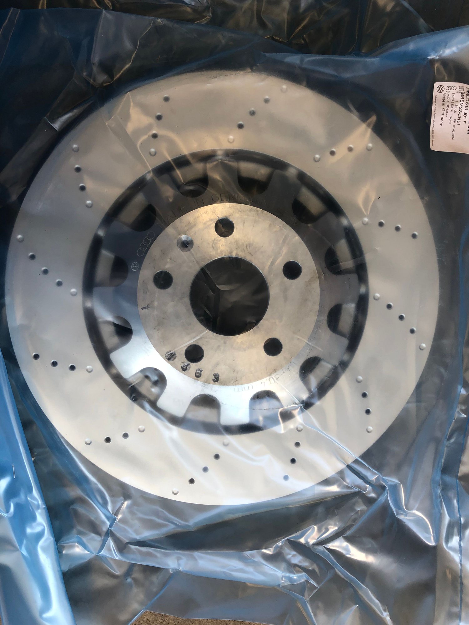 OE Audi TTRS Brake Rotors and Pads. 370mm fits MK2 (8S) AudiWorld Forums