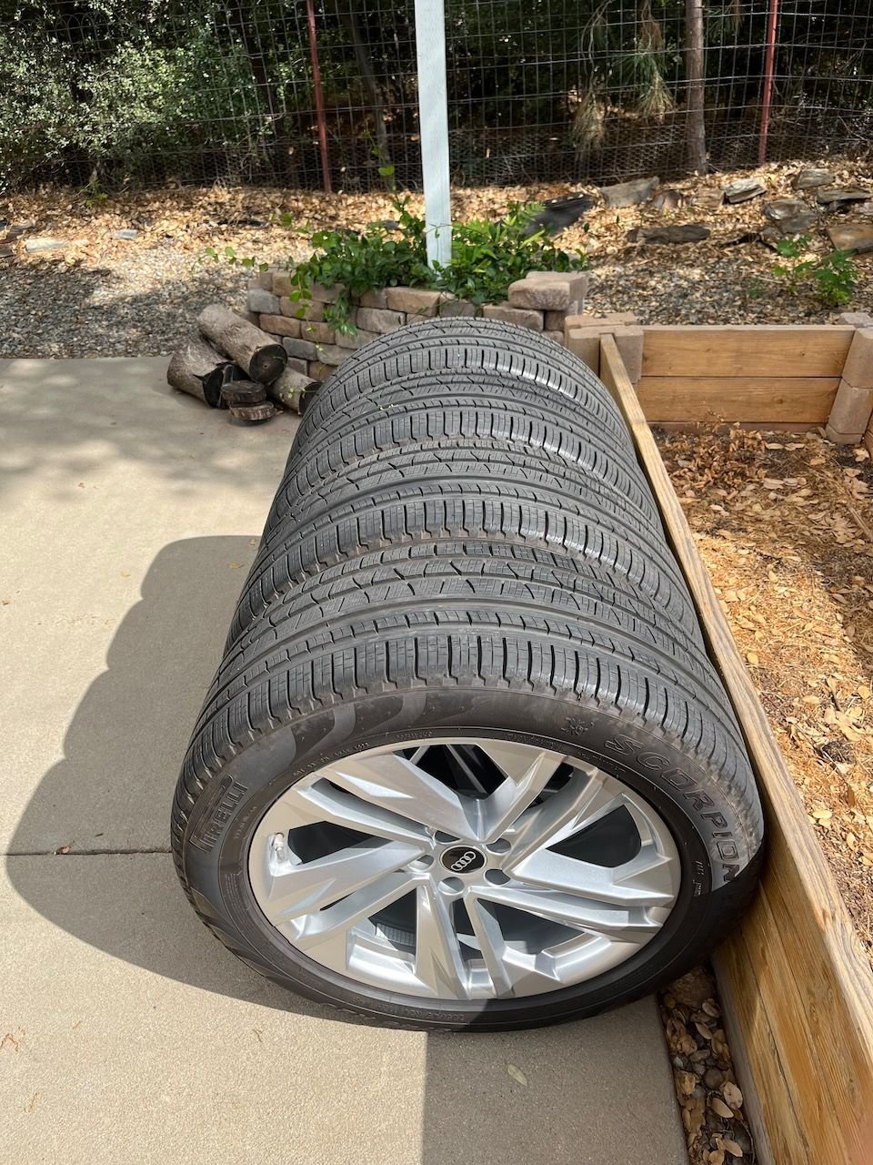 2022 Q7 20" OEM Wheels + Pirelli Run Flat Tires // Almost New (5k miles