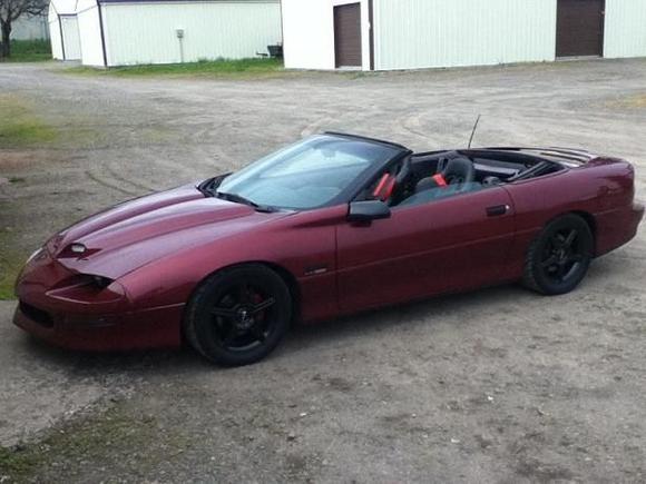 2.75 inch drop, custom wheels, seats. Patriot red sure looks more marroon in the shade, but deep red in the sun light...