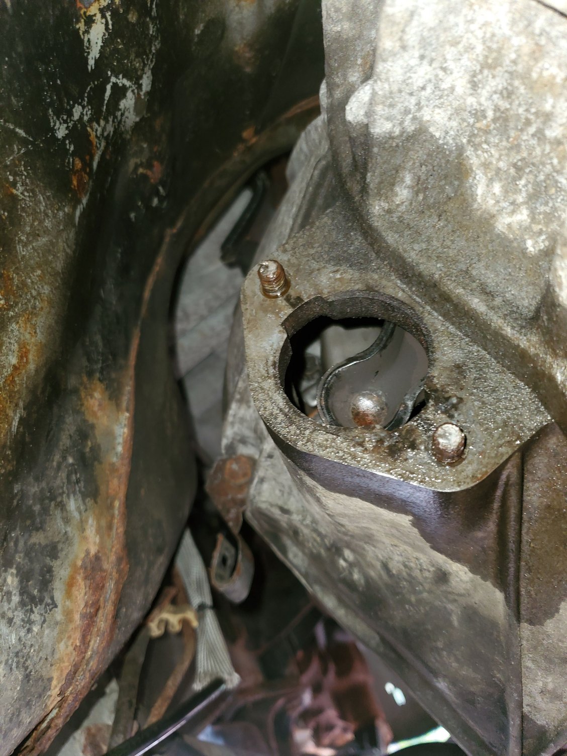 4.0L exhaust manifold to downpipe bolt removal and replacement bolt