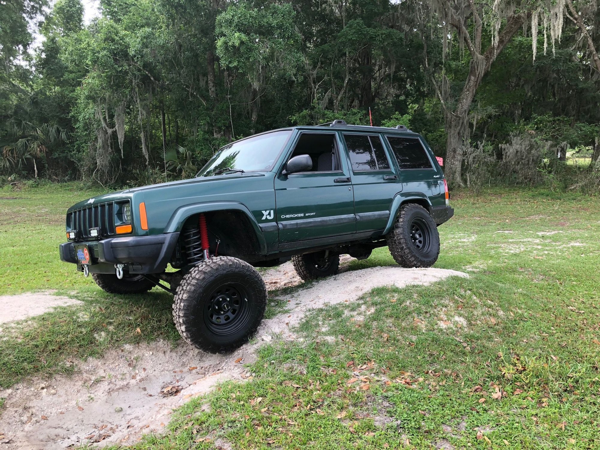 green lifted jeep cherokee