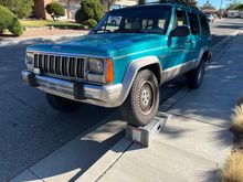 unbolted sway bar decided to try some flex. the rest of yall are free to lol