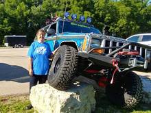 Yes, she flexes just fine :) 6.5 long arms - 35" tires.