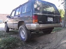 Took it flexing for the first time. Its not a big deal, but its some flex with No lift, and having the sway bars still on.